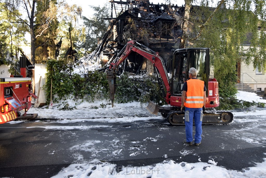 Grossfeuer Einfamilienhaus Siegburg Muehlengrabenstr P1245.JPG - Miklos Laubert